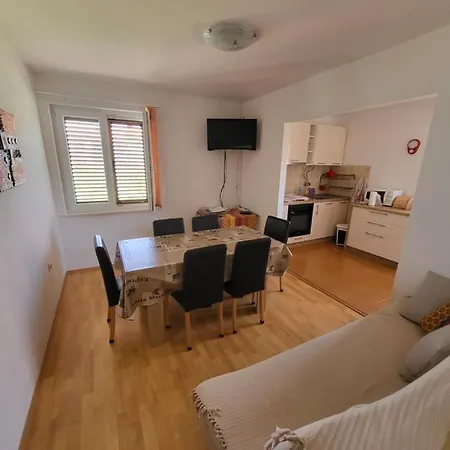 Island Paradise Apartman *