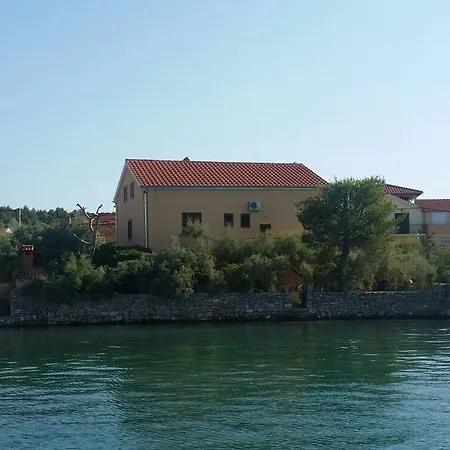 Island Paradise * Kukljica