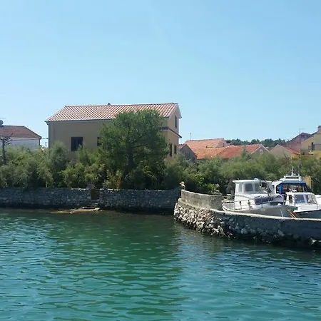 Island Paradise * Kukljica